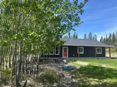 R27//Victoria Beach/Picture you and your family in this newly built 1560 sq ft year round cottage lo...