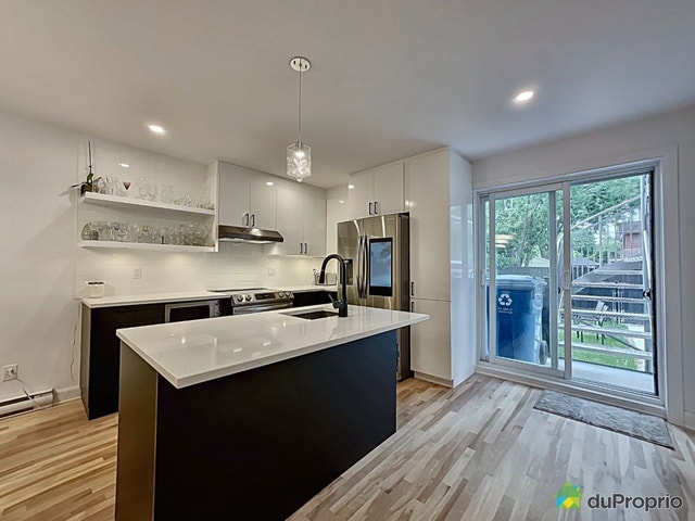 $629,000 - Condominium for sale in Longueuil (Vieux-Longueuil) — photo 1