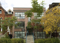 Live well at 80 Beverley Street; perfectly located near the main intersection of Dundas Street West... (image 8)