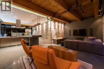 Experience the ultimate in luxury living with this cozy and elegant furnished loft in Vancouver's Ya...