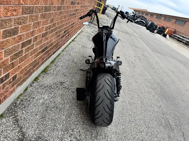 2011 Harley-Davidson V-Rod **CUSTOM BODY KIT** **VANCE & HINES P in Street, Cruisers & Choppers in Markham / York Region - Image 12