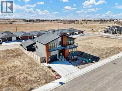 Welcome to your dream home in the sought-after community of Coulee Ridge! This stunning approx 2,200...