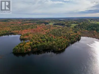Discover the ultimate countryside retreat with this stunning 83-acre lakefront property, boasting 3,...