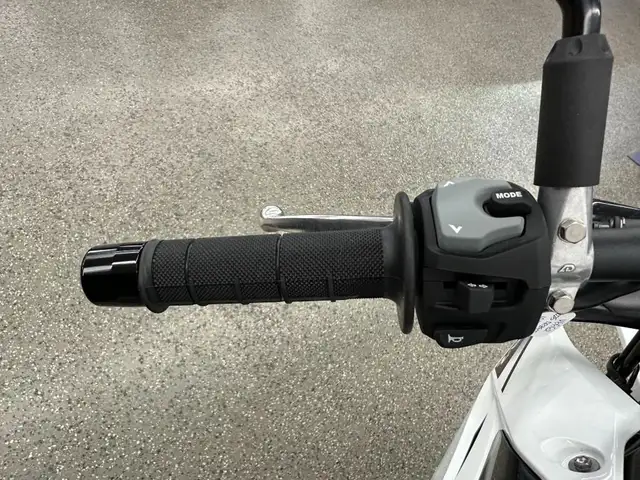 2025 Suzuki DR-Z400SMM5 Street - V6662NP - -No Payments for 1 Ye in Sport Bikes in Markham / York Region - Image 17