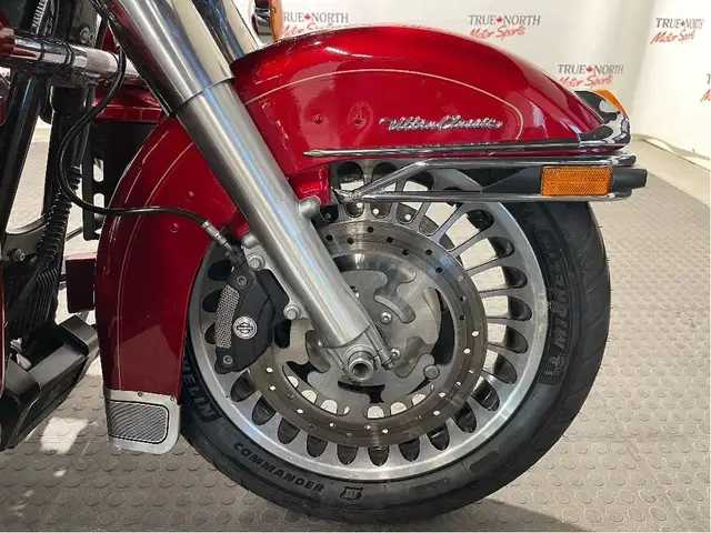 2013 Harley-Davidson Electra Glide Ultra Classic CANADIAN HARLEY in Sport Touring in North Bay - Image 23