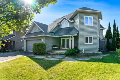 All Inclusive Mountain View Seasonal Cottage Rental May 15th 2025- September 15th 2025 4 Bedrooms &...
