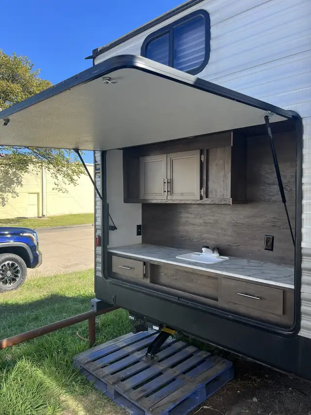 2020 DUTCHMEN COLEMAN LANTERN 337BH (FINANCING AVAILABLE) in Travel Trailers & Campers in Strathcona County - Image 6