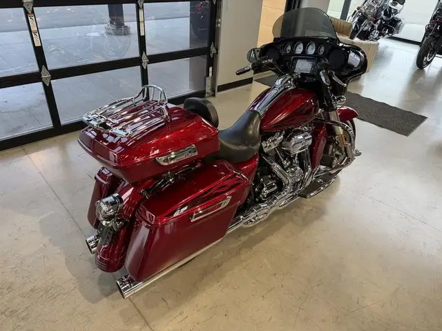 2017 Harley-Davidson FLHXS - Street Glide Special in Sport Touring in Saskatoon - Image 8