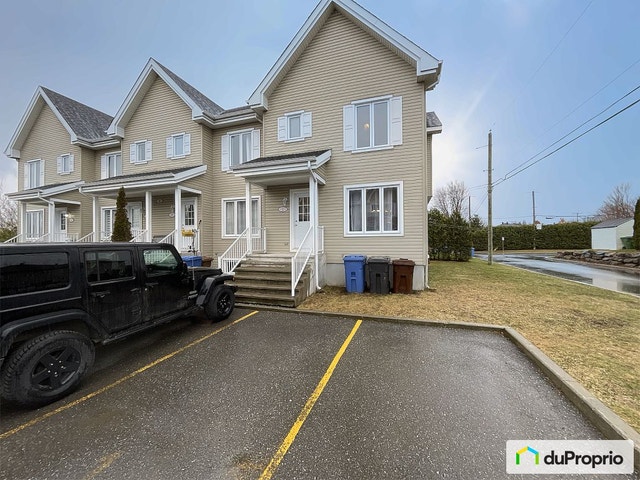 $399,000 - Townhouse for sale in Granby — photo 1