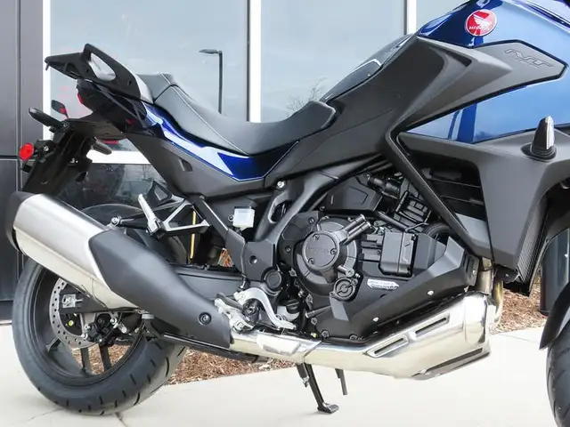 2025 Honda NT1100 DCT in Sport Touring in Cambridge - Image 8