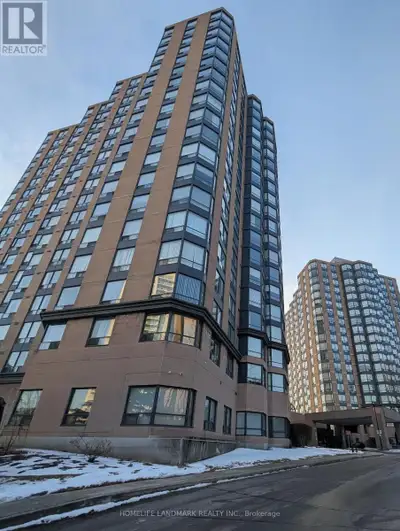 Exceptionally maintained One Bedroom + Solarium Condo in the highly desirable Toronto Location. Minu...