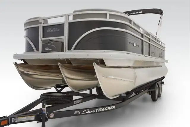 2026 Sun Tracker SportFish 22 XP3 TRITOON -pontoon boat in Powerboats & Motorboats in Prince Albert - Image 6
