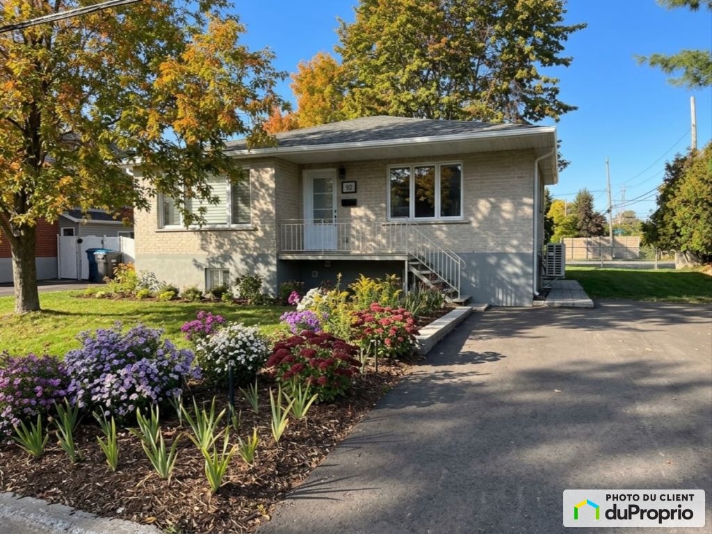 $579,000 - Bungalow for sale in Longueuil (St-Hubert) — photo 1