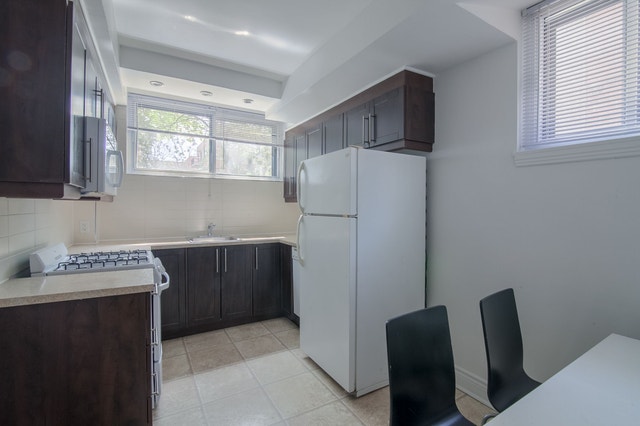4505 Dupuis Avenue — photo 1