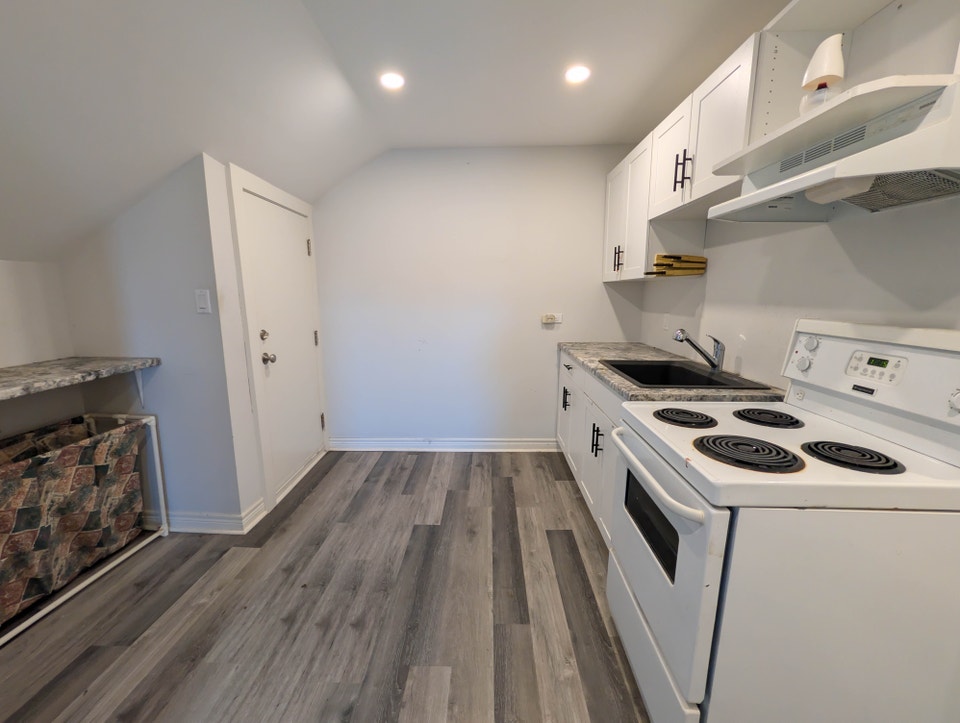 191 Burgar St, Welland - 1 Bedroom Upper Unit 3