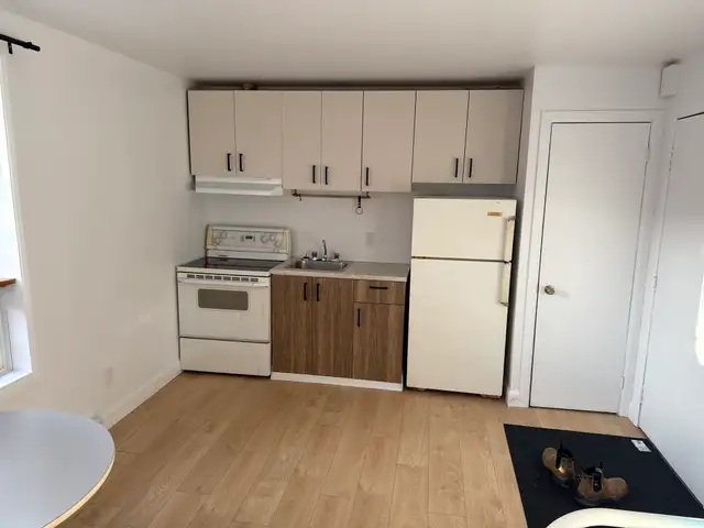 Belles grandes chambres à louer, St-Roch Libre WIFI