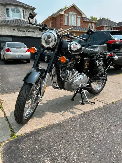 Royal Enfield 2013in running condition in Black on Black. Many more in stock PHONE NUMBER 416 666 95...