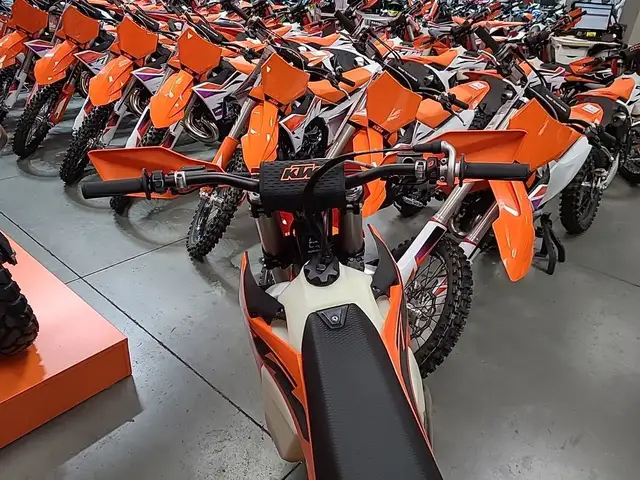 2025 KTM XC 250 in Dirt Bikes & Motocross in Calgary - Image 12
