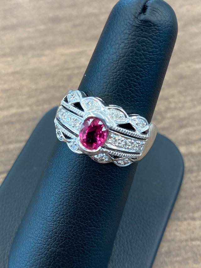 Beautiful 18K White Gold Ruby & Diamond Ring in Jewellery & Watches in City of Toronto - Image 2