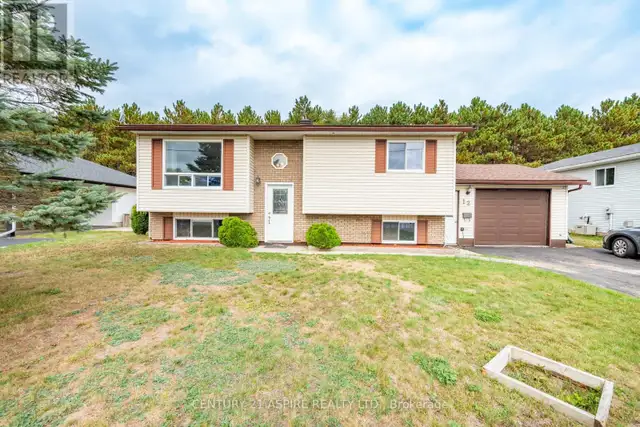 12 DUTCH DRIVE Petawawa, Ontario in Houses for Sale in Petawawa - Image 2