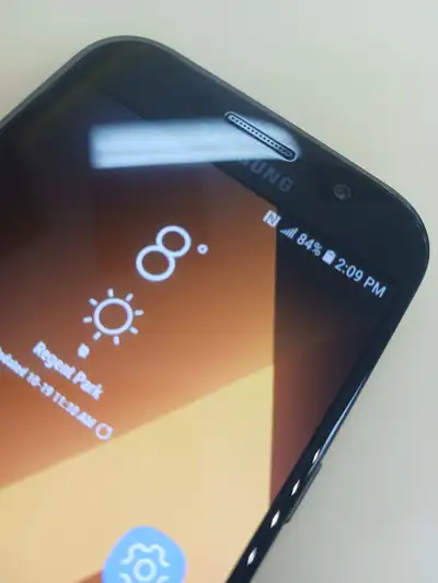 UNLOCKED GALAXY A520W Like new, View more