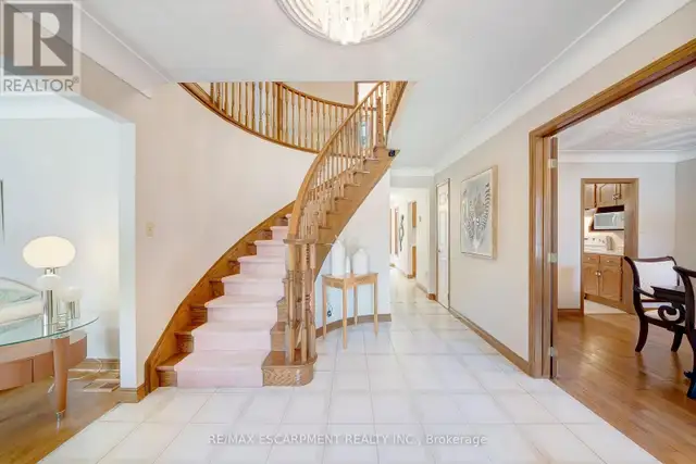 3 TRISTAN COURT Hamilton (Waterdown), Ontario62865716914563122