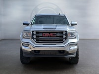 The 2018 GMC Sierra 1500s powerful profile and distinctive stance turns heads and makes a statement... (image 8)