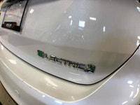 HATCHBACK ........ ELECTRIC ......... LEATHER INT. ......... AUTOMATIC ....... A/C ......... NAVIGAT... (image 4)