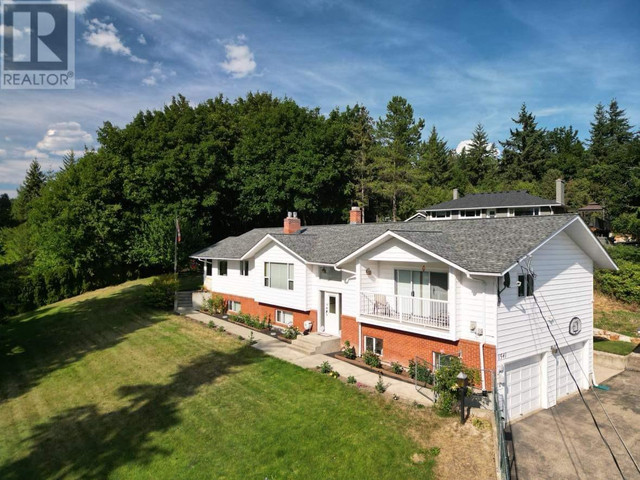 1541 20 Avenue NE Salmon Arm, British Columbia in Houses for Sale in Kamloops