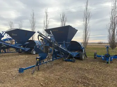This 2011 1016 Neeralta Grain Bagger complete with an onboard swing auger, has only seen a couple ha...