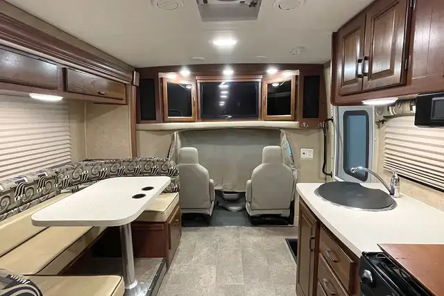 2015 Forest River Lexington 265DS – Pre-Owned Class B+ Motorhome in RVs & Motorhomes in Red Deer - Image 41