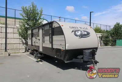 MVSA #40458 ALL TYPES OF CREDIT ACCEPTED Specifications and Features: Exterior Length: 28 ft 10 in E...