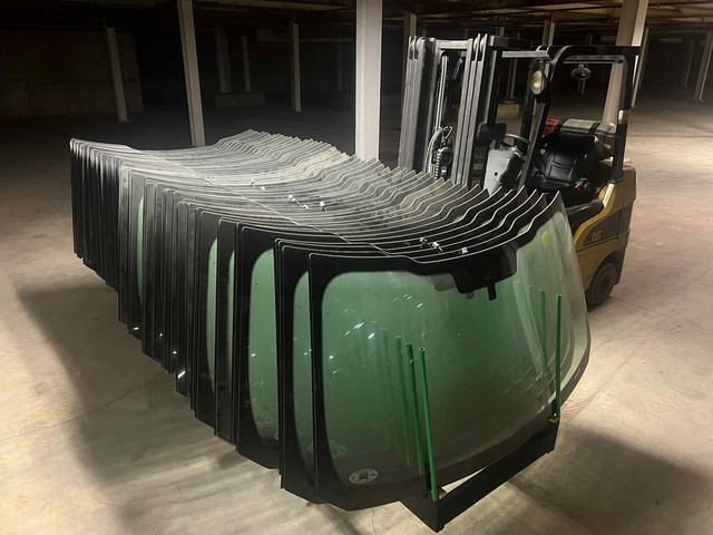 2017-2022 Ford Superduty Windshield With Rain Sensor in Auto Body Parts in Owen Sound