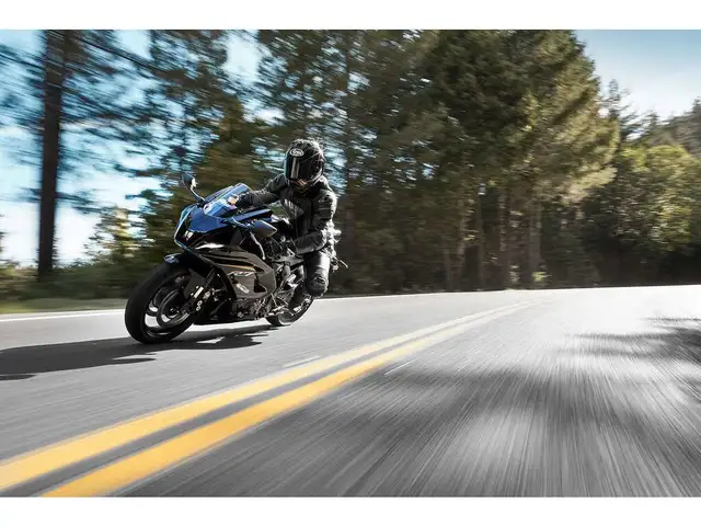 2025 Yamaha YamahaYZF_R7 R7 R6 R3 R1 in Street, Cruisers & Choppers in Guelph - Image 7