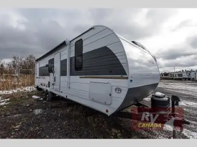Please Call Us At 613.851.7326 with any questions? Forest River Wildwood travel trailer 28DBUD highl...