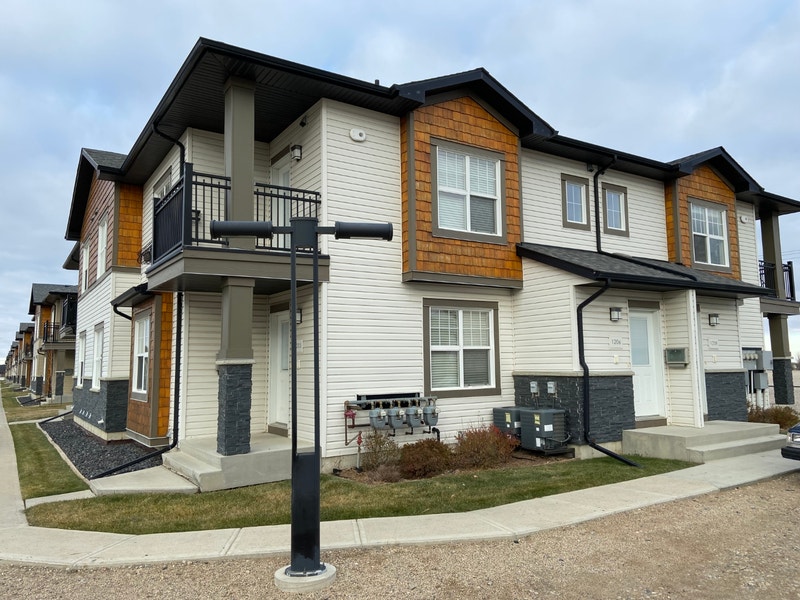 Willowgrove High End 2 Bedroom Townhouse Style Condo! 1206 Long Term Rentals Saskatoon