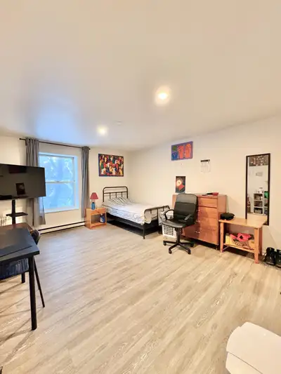 chambre à louer-chambre-room for rent-pointe saint charles-tout inclus-all included-furnished-meublé...