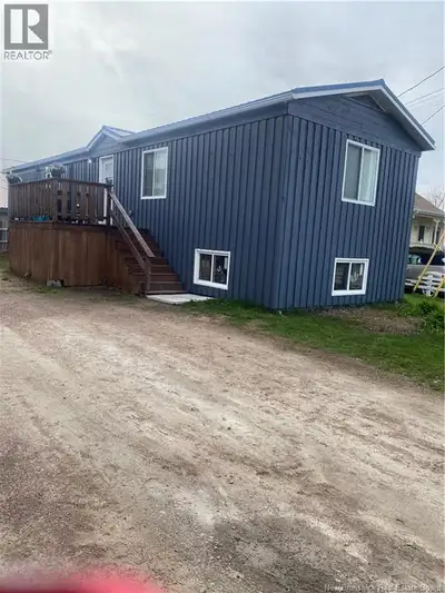 ATTENTION INVESTORS Fantastic opportunity to have 3 rental incomes. Winiterized mini home has been c...