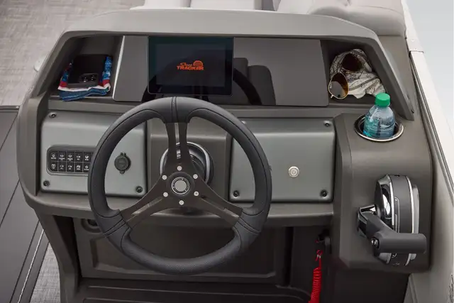 2026 Sun Tracker Party Barge 22 XP3 TRITOON pontoon boat in Powerboats & Motorboats in Vernon - Image 18