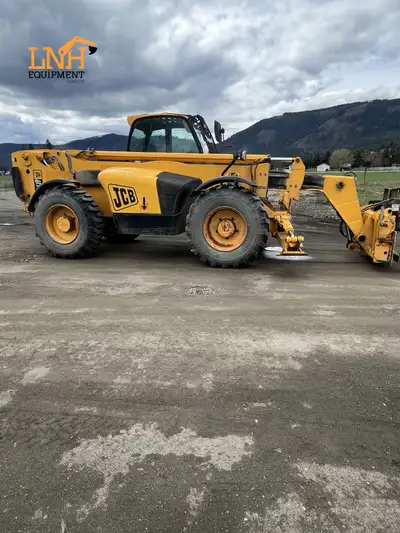 2006 JCB 550-140 Telehandler | 6432 hours Full Sized 4 -stage telescopic handler with a wide reach....