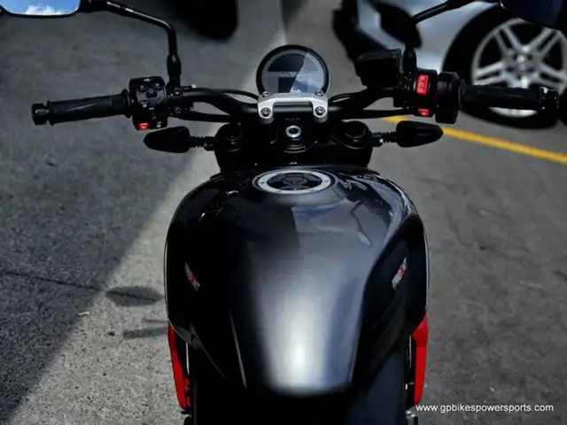 2023 Triumph Trident 660 Silver Ice Diablo Red in Street, Cruisers & Choppers in Oshawa / Durham Region - Image 8