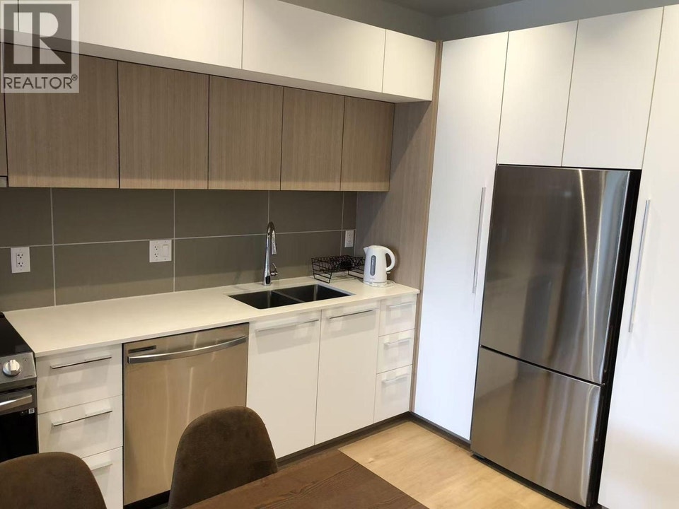 6F 9888 UNIVERSITY CRESCENT Burnaby, British Columbia 3