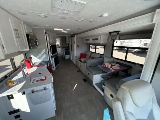 2022 Coachmen RV Mirada 35ESF in RVs & Motorhomes in Red Deer - Image 12