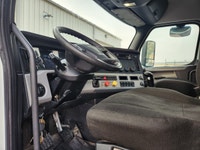 Ryder Stock ID: 280660 Transmission Type/Speed: MANUAL 18 Engine: DIESEL DD16 GHG'17 500/1800 Horse... (image 8)