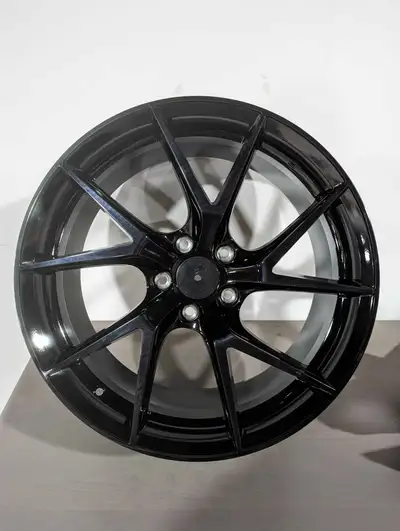 Size: 20 x 8.5 Bolt Pattern: 5x120 Centre Bore: 64.1 Offset: 45