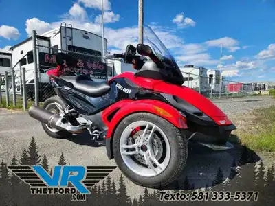 VR Thetford 2009 CAN-AM Spyder SE 1000 Paiement à partir de $/sem. + TX. 2009 CAN-AM Spyder SE 1000...