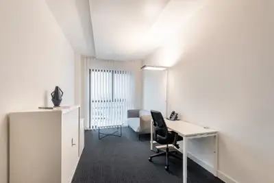 Focus on driving your business forward with a professional office space rental just for you.Make a h...