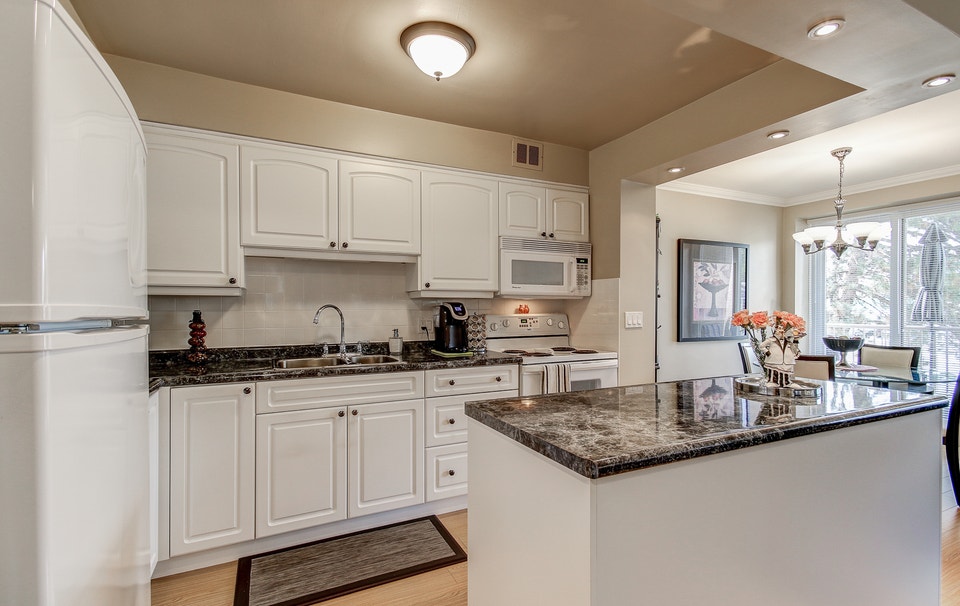 398 Vine St -  Bright & Spacious 2 bedroom Apartment 3