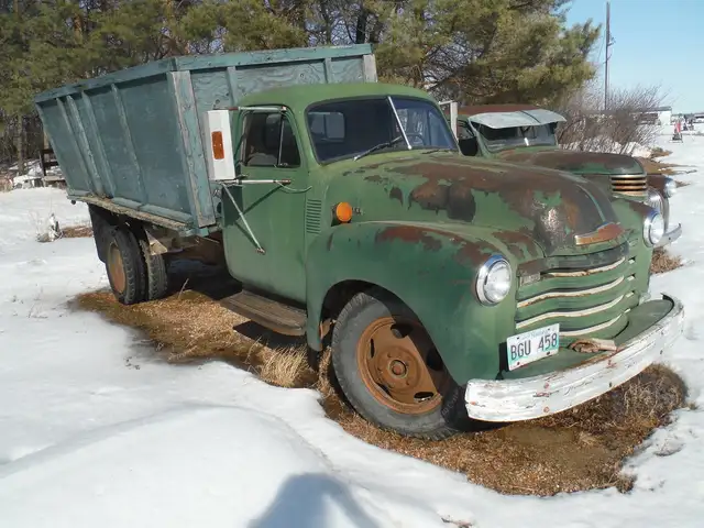 1934 Ford 1 1/2 ton truck V8 1953 Chev 2 ton 29000 miles runs!!! in Auto Body Parts in Edmonton - Image 7
