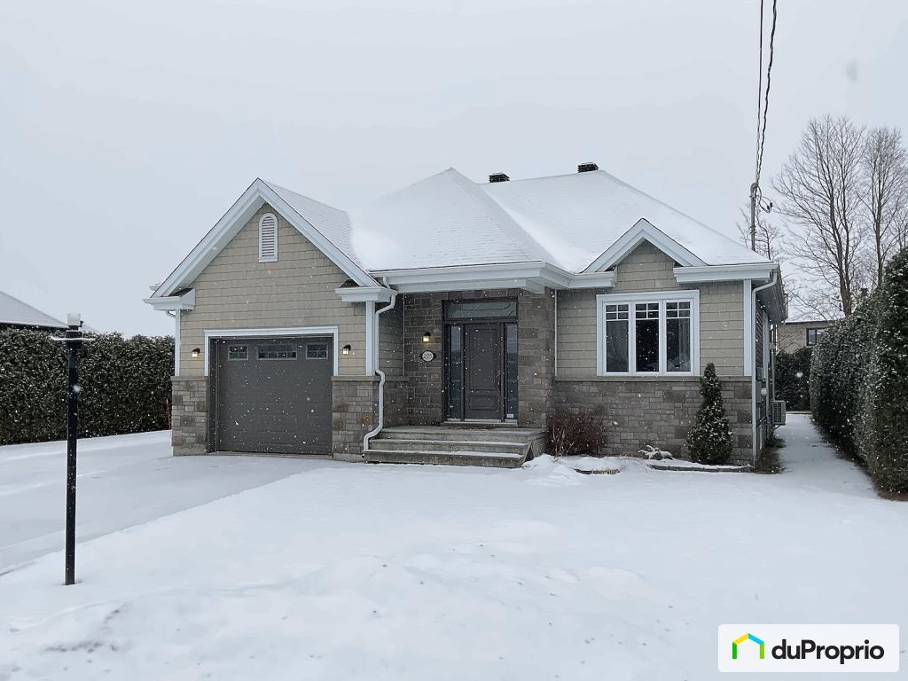 $615,250 - Bungalow for sale in St-Germain-De-Grantham — photo 1